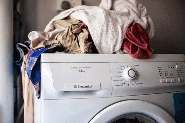 Làm gì khi máy giặt Electrolux bị rung mạnh